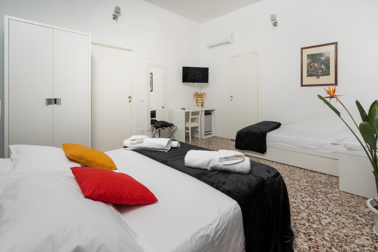Regina Margherita - Bed And Breakfast & Rooftop Lounge Bar Syracuse Exterior photo