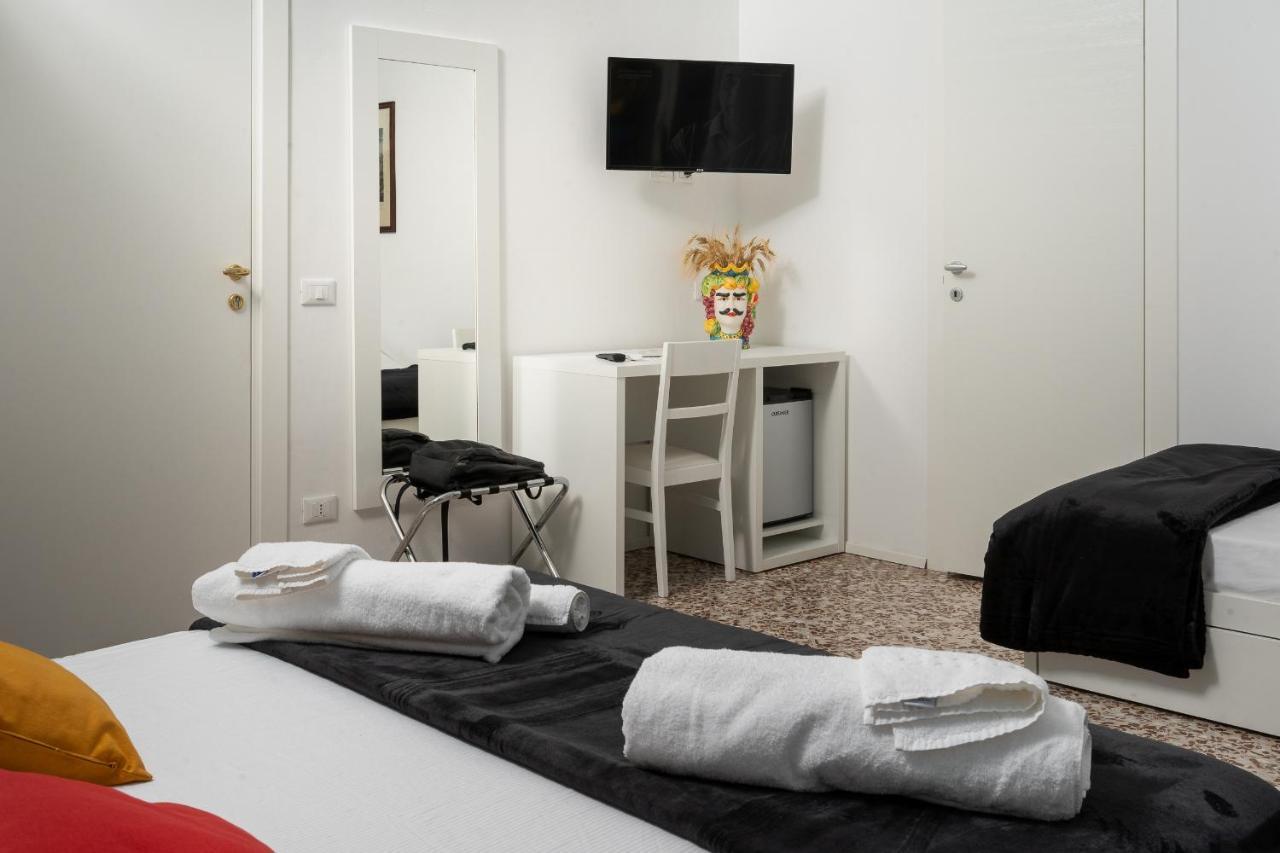 Regina Margherita - Bed And Breakfast & Rooftop Lounge Bar Syracuse Exterior photo